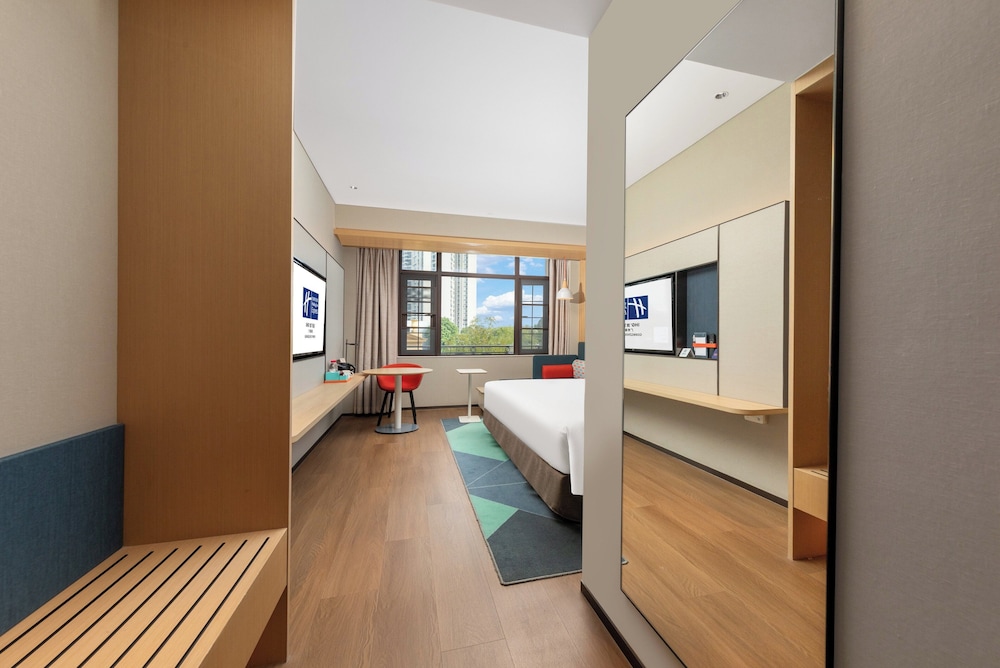 Standard Room, 1 King Bed (Extra Floor Space) - Photo 1
