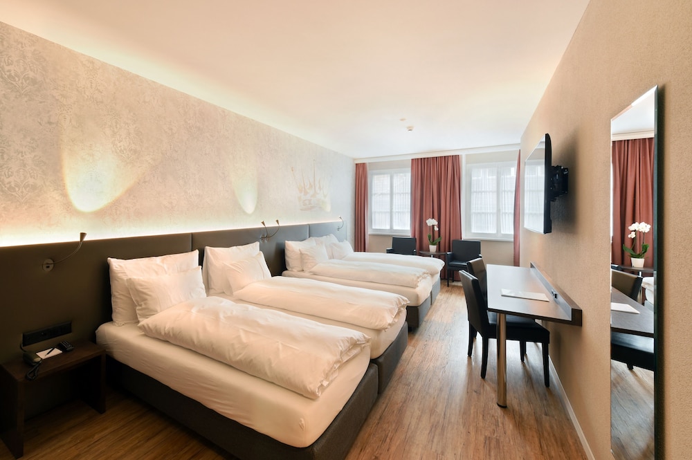 Quadruple Room - Photo 1