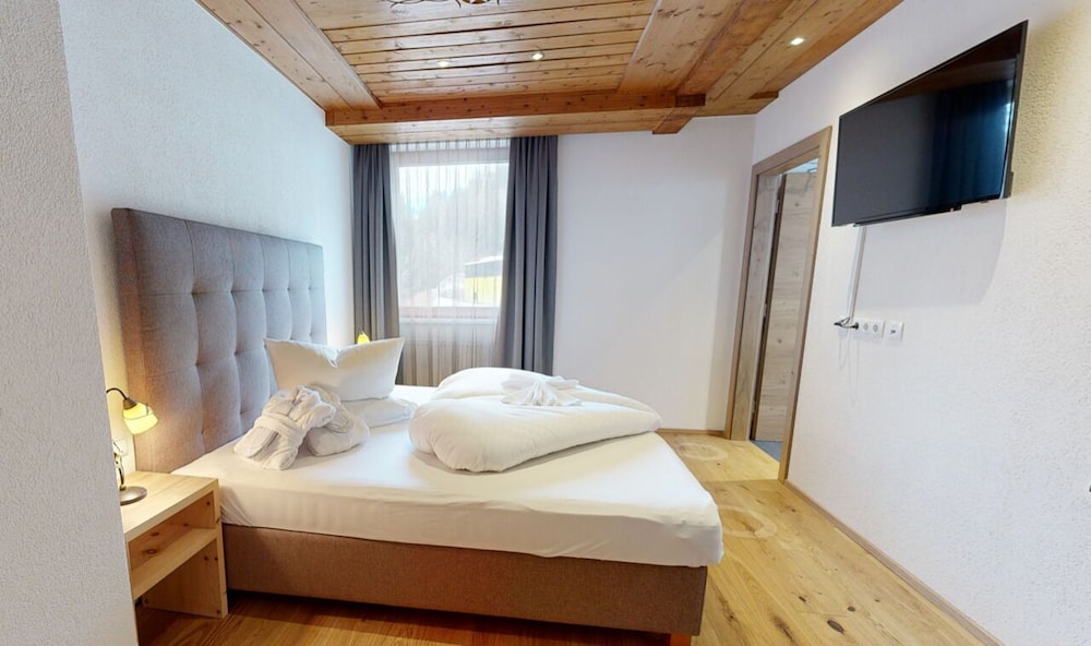 Deluxe Apartment, 3 Bedrooms, Terrace, Mountain View photo 2
