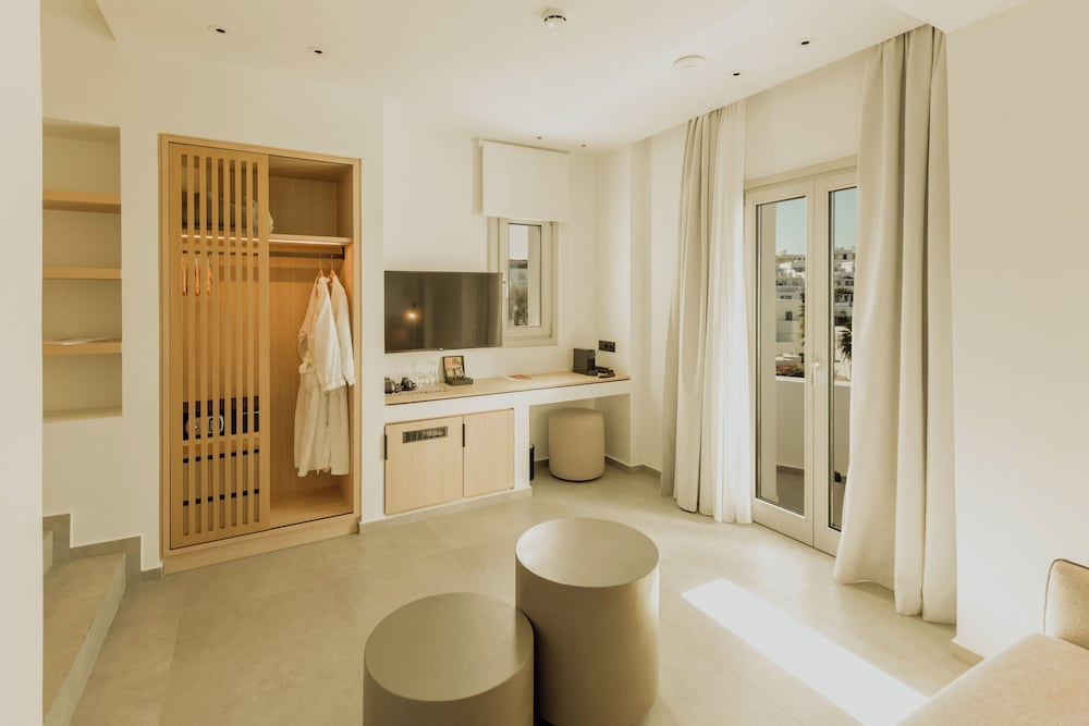 Standard Suite - Photo 9