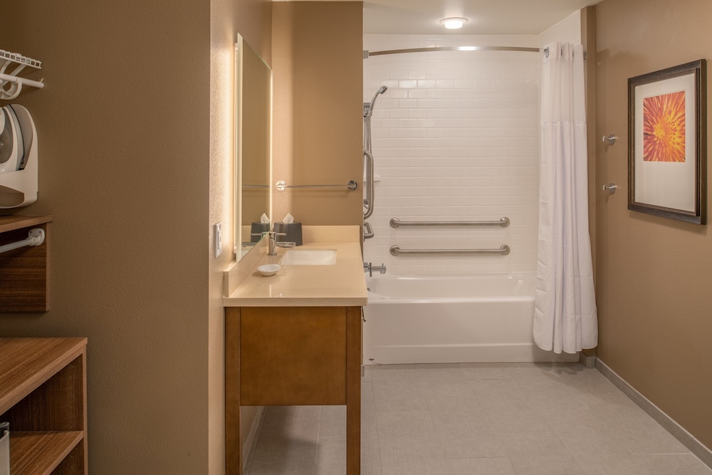Suite, 1 Bedroom, Mobility Accessible, Kitchen (Accessible Tub) - Photo 4