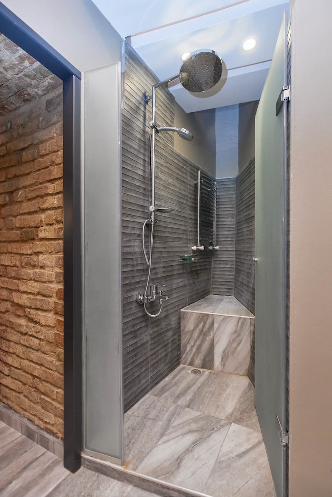 Suite, Jetted Tub (Queen) photo 2