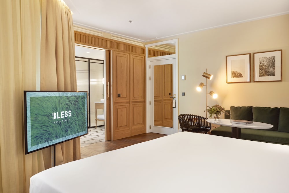 Deluxe Triple Family Room - Photo 2