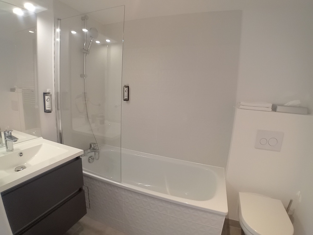 Classic Studio, 2 Twin Beds - Photo 3