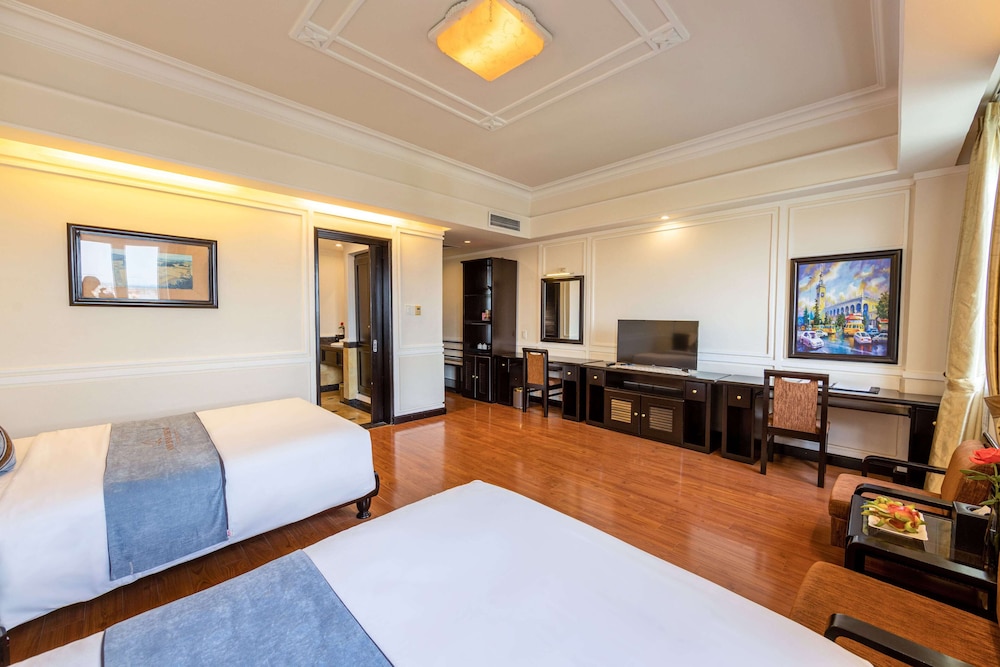 Deluxe Twin Room (French Wing) - Photo 9
