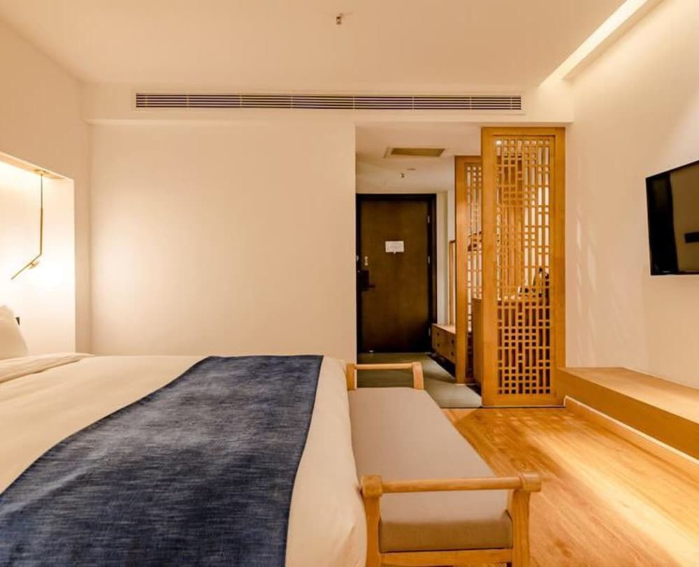 Signature Double Room (Mainland Chinese Citizen Only) photo 2