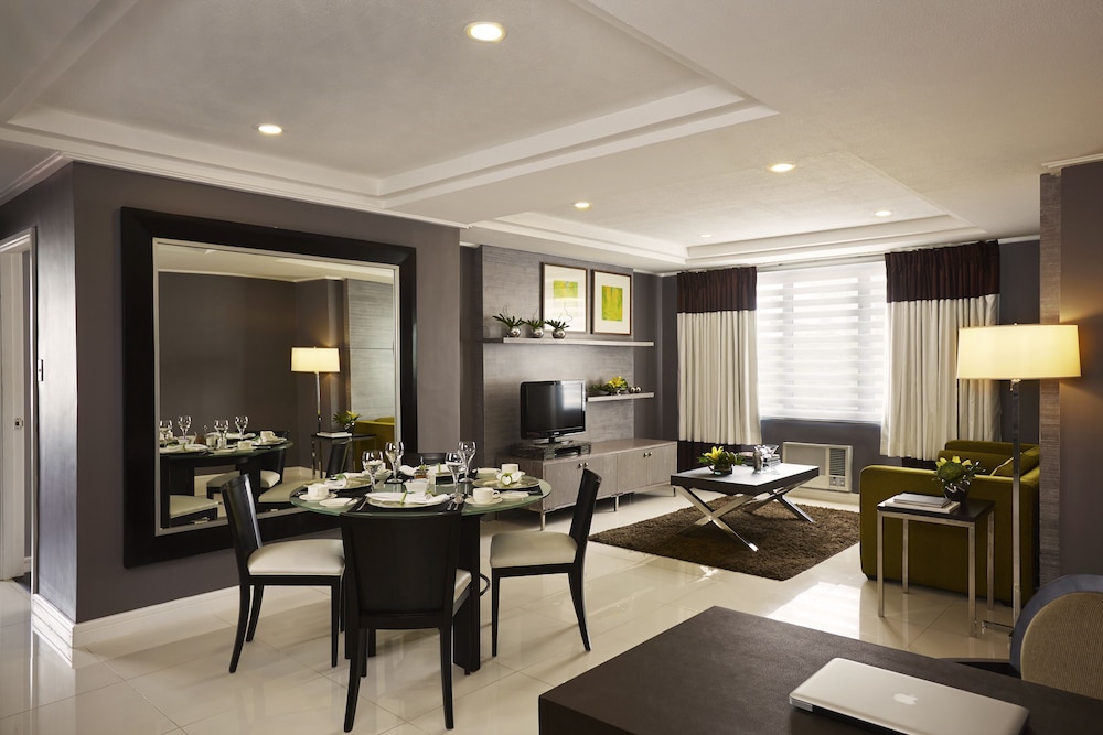 Suite, 2 Bedrooms - Photo 1