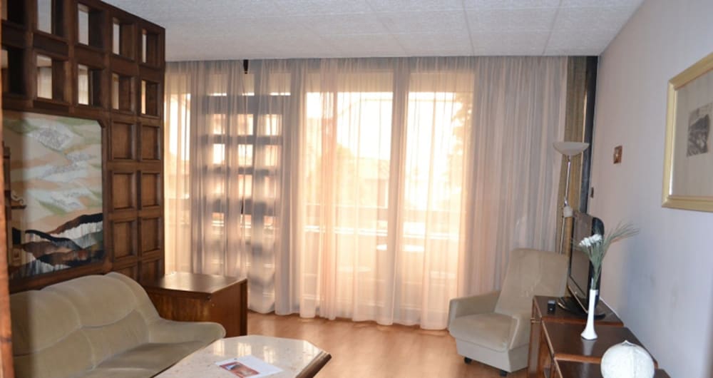 Family Room, Balcony photo 3