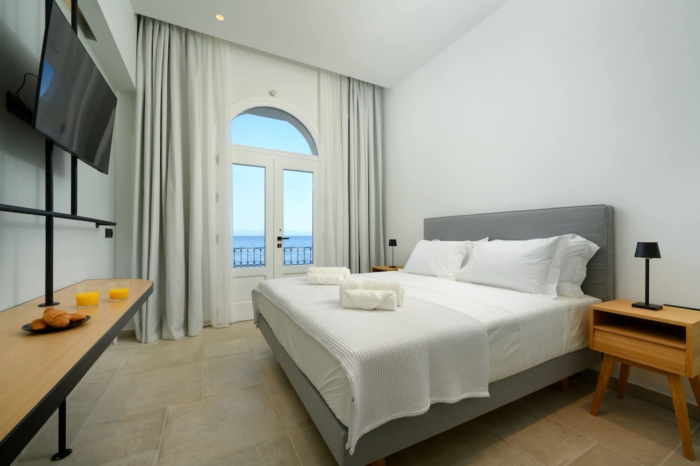 Beachfront Achillion Bay Villa in Corfu, Zdjęcie 26