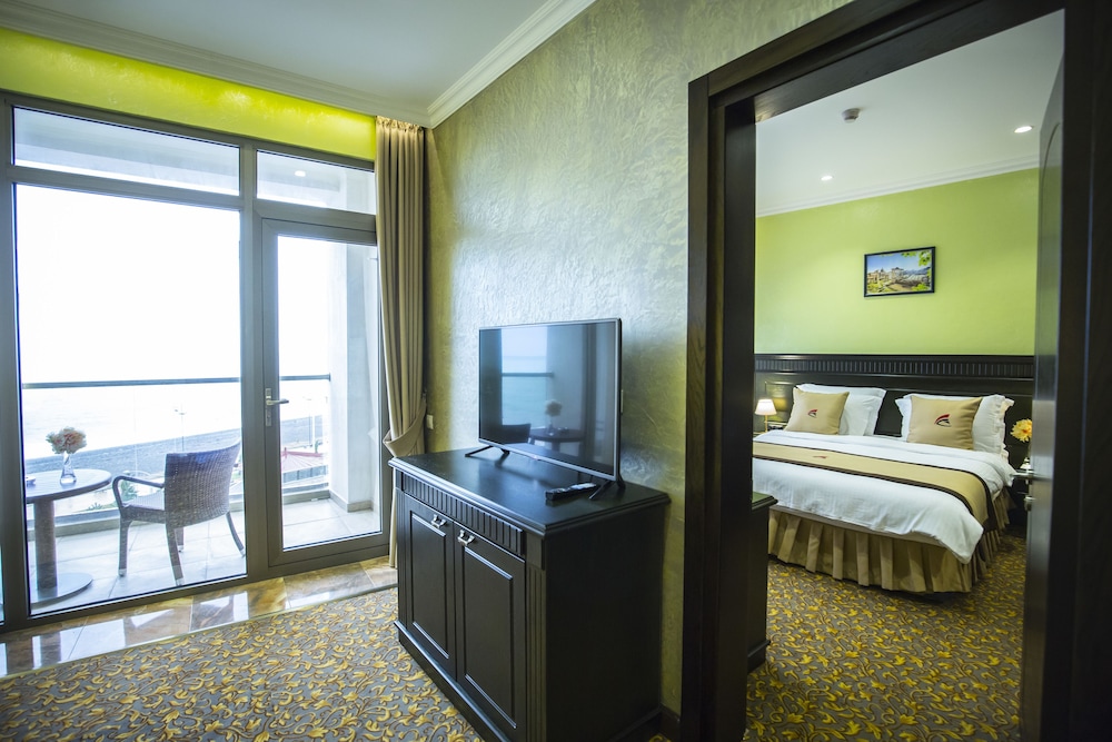 Family Room, 1 King Bed, Connecting Rooms