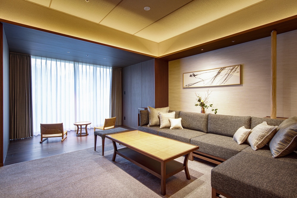 Suite Twin Room, Non Smoking - Photo 2