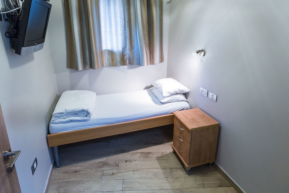 Single Room photo 3