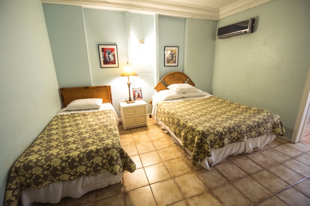 Interior Room, 2 Beds, Private Bath photo 3