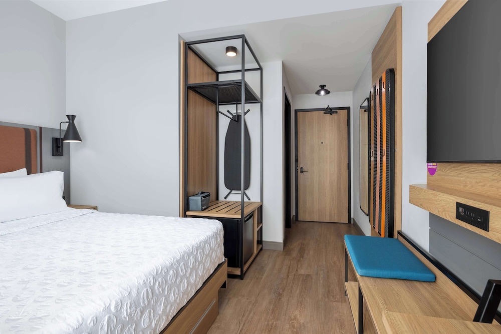 Room, 1 King Bed, Accessible (Hearing) - Photo 4