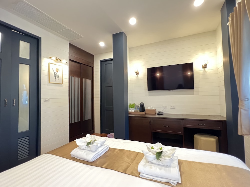 Deluxe Suite - Photo 5