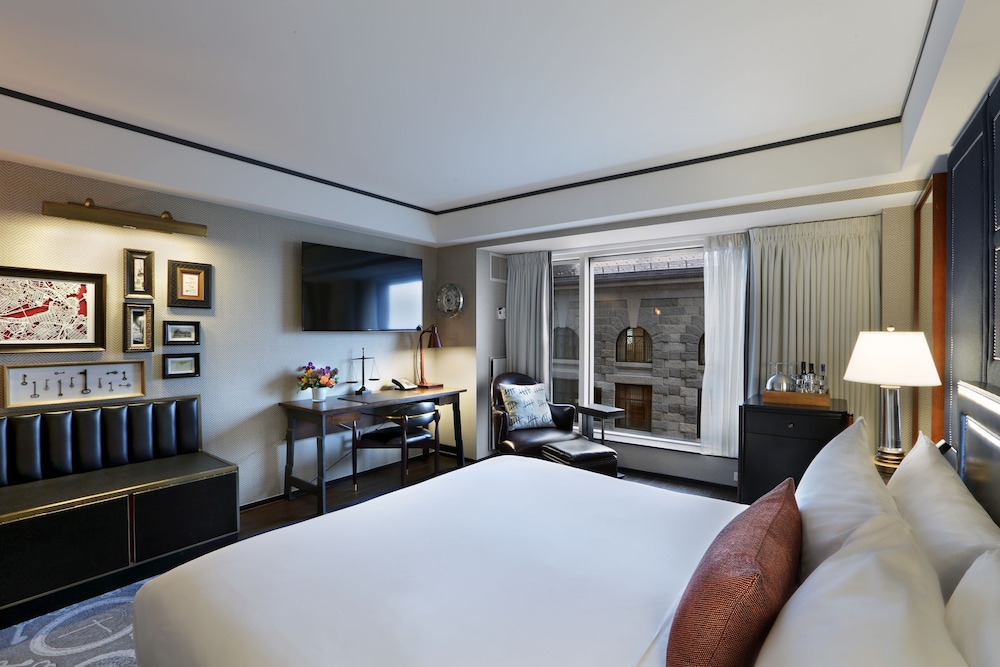 Deluxe Room, 1 King Bed, Courtyard View