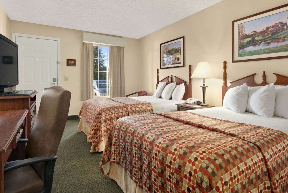 Standard Room, 2 Double Beds, Non Smoking - Photo 2