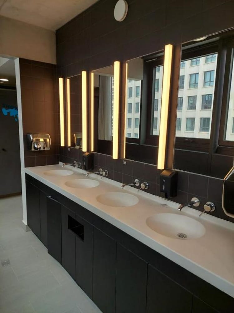 Private dormitory for 6 persons with shared bathroom photo 3