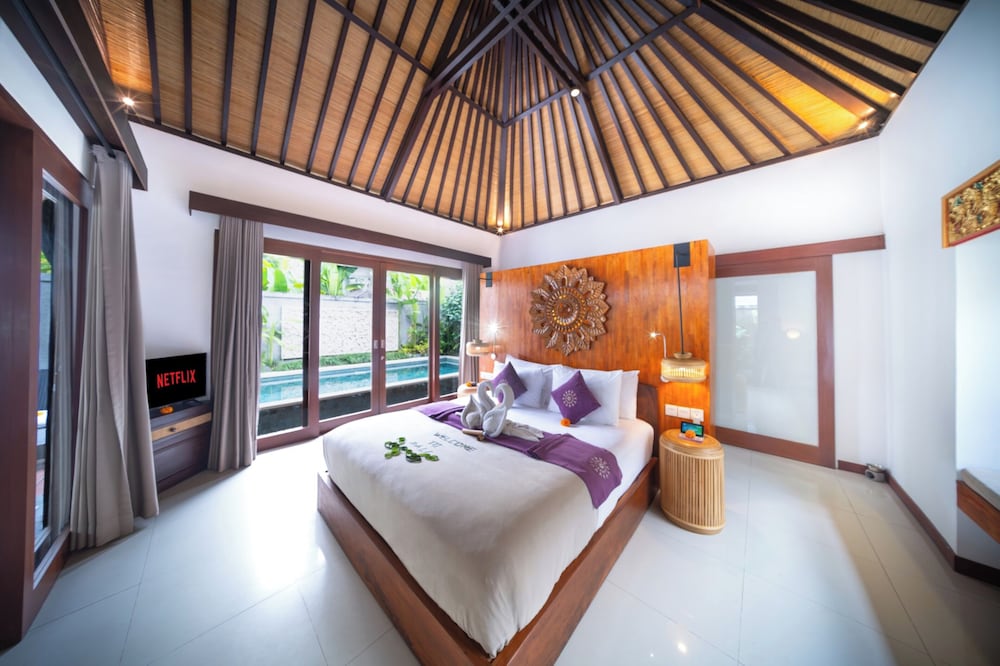 Grand One Bedroom Villa with Private Pool photo 3