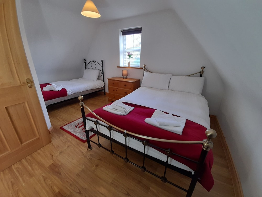 Traditional Cottage, 4 Bedrooms photo 2