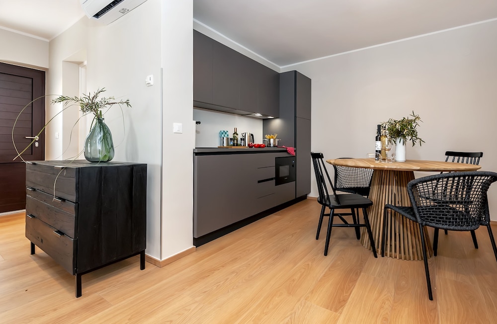 Deluxe Apartment, 1 Bedroom, Patio, Courtyard Area - Photo 4