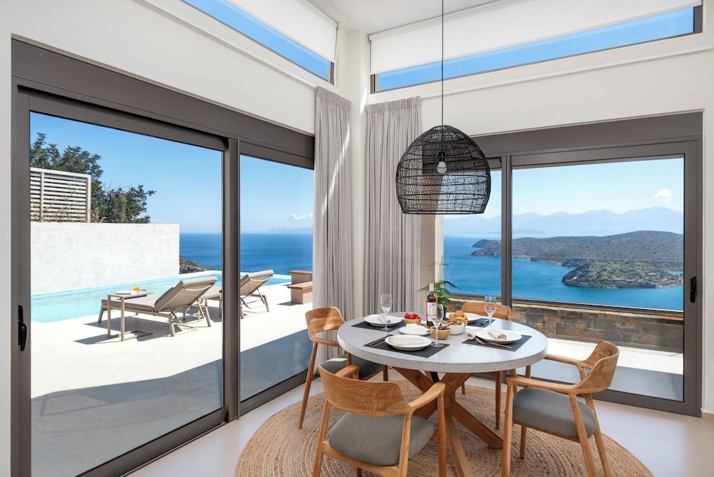 Design Villa II with Sea view, Poolside