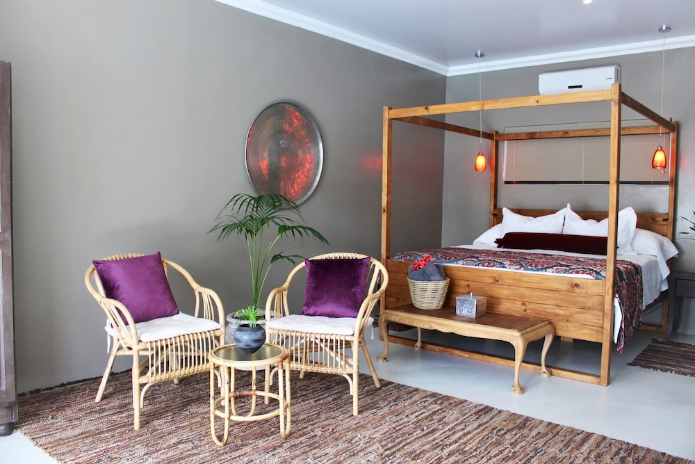 Honeymoon Room, Pool View photo 1