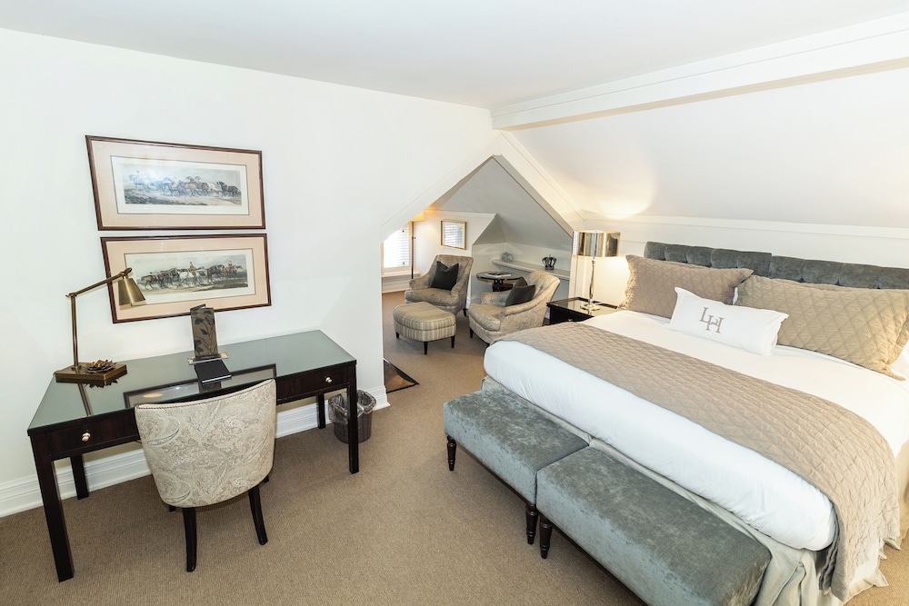 Suite (The Rose)