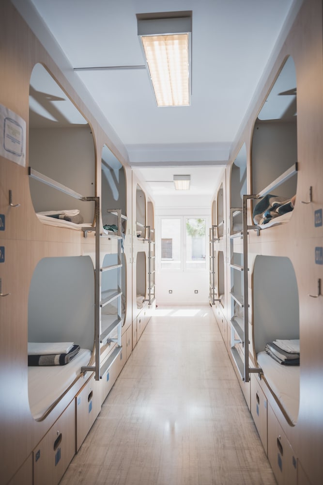 Shared Dormitory, Shared Bathroom (16 pax)