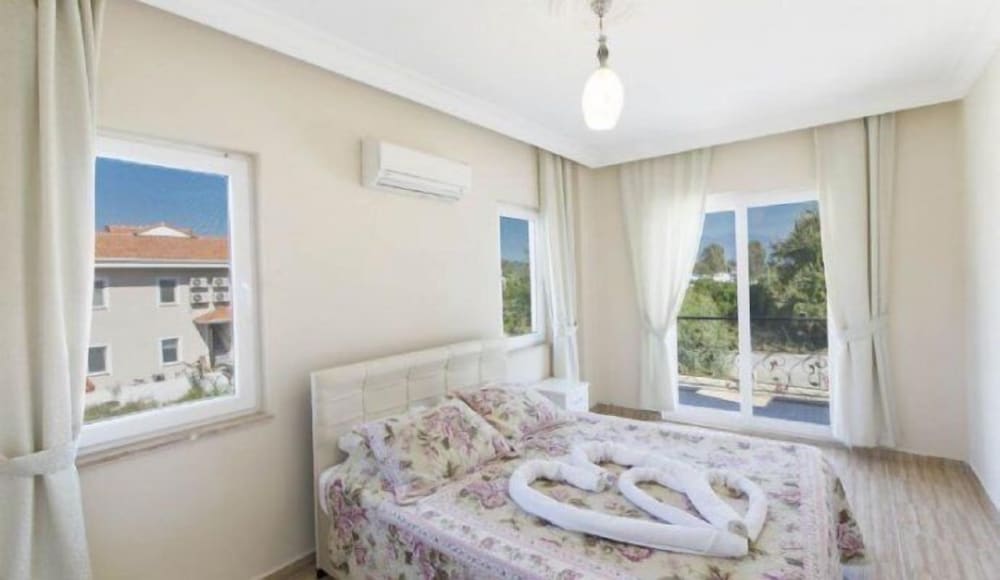 Villa, 6 Bedrooms photo 1
