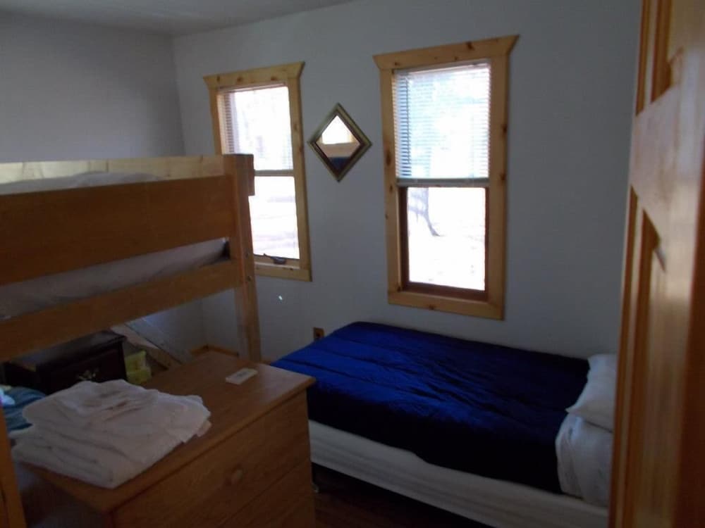 Suite, 3 Bedrooms, 2 Bathrooms (Suite 3) photo 1