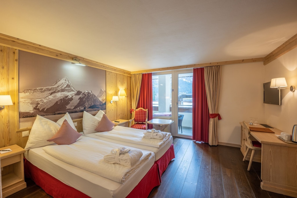Double Room with partial Eiger view, Balcony photo 2