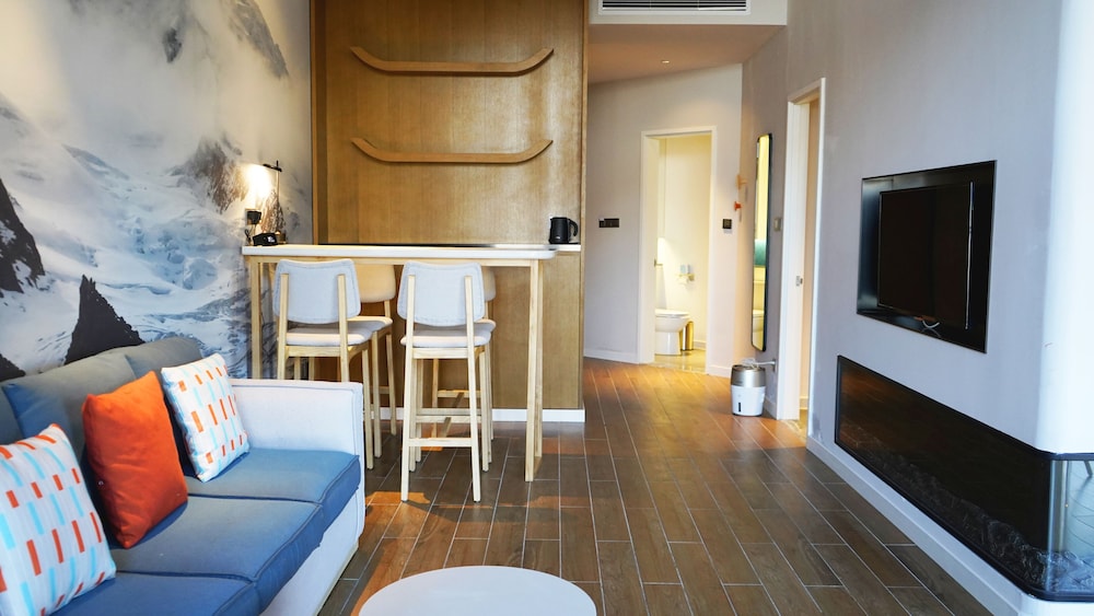 Junior Suite, 3 Twin Beds - Photo 7