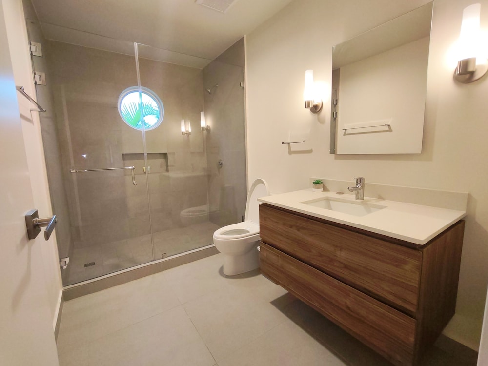 Deluxe Condo, 3 Bedrooms, Partial Ocean View, Garden Area