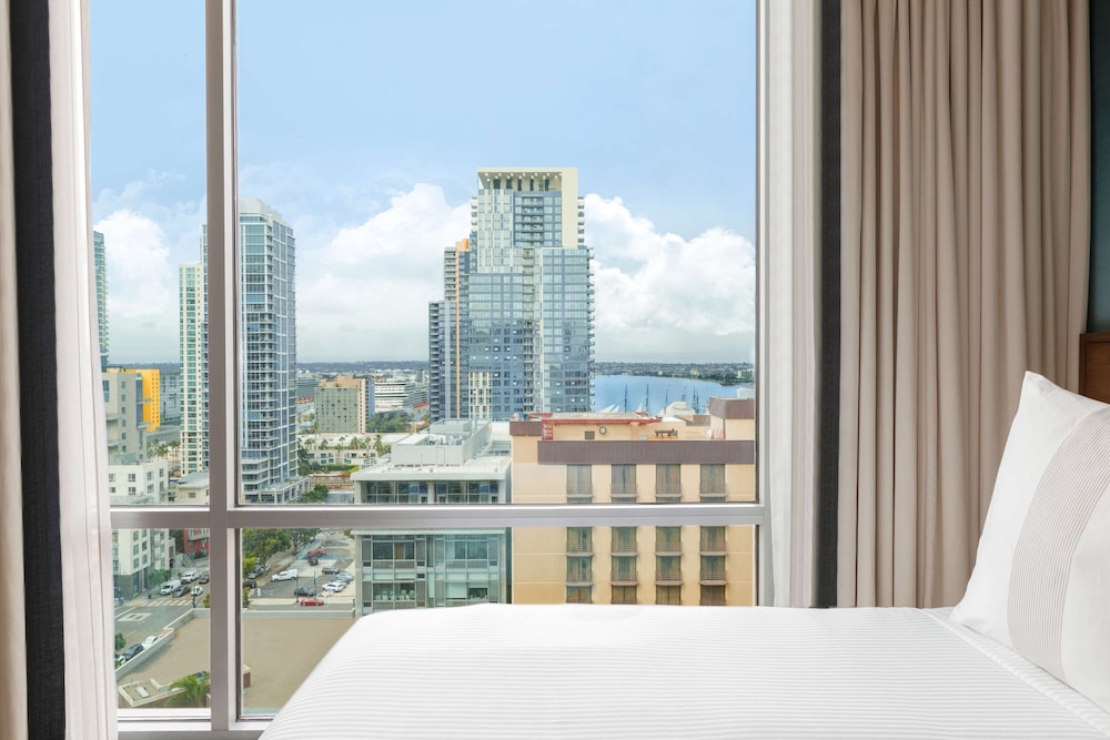 Junior Suite, 1 King Bed, City View