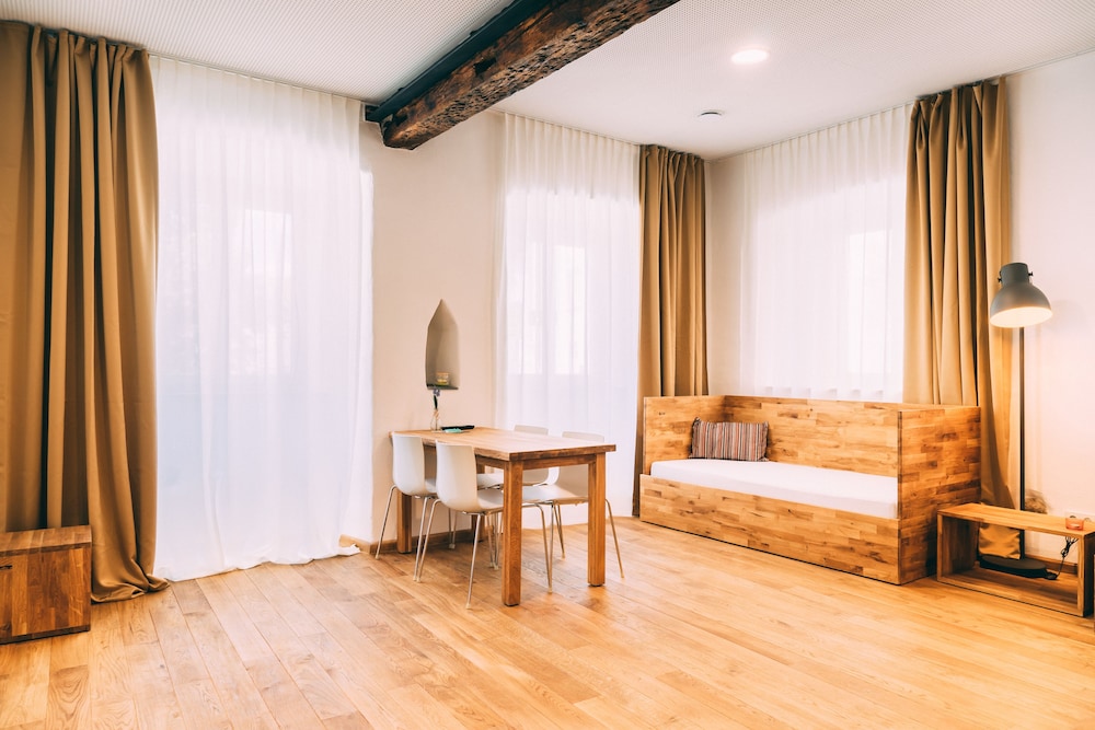 Suite, 1 Bedroom, Ground Floor