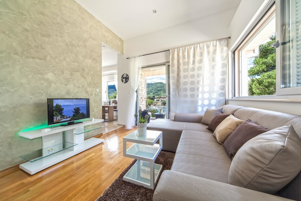 Standard Apartment, 2 Bedrooms, Balcony, Sea View photo 3