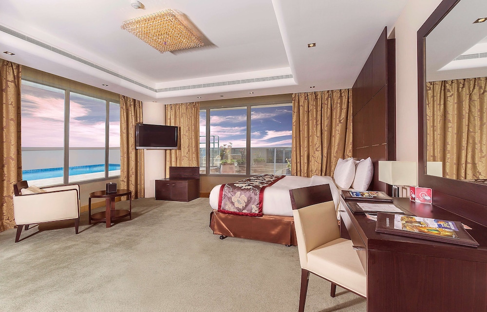 Premium Suite, 1 King Bed, Non Smoking, Kitchen (Separate Living Room, Full Kitchen) - Photo 11