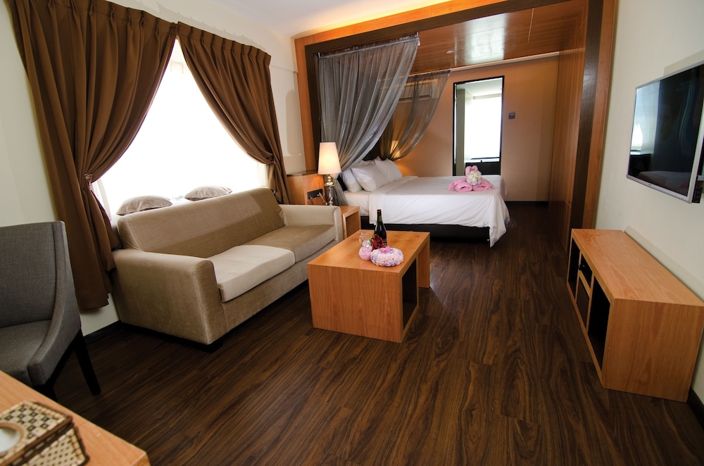 Suite, 1 King Bed photo 3