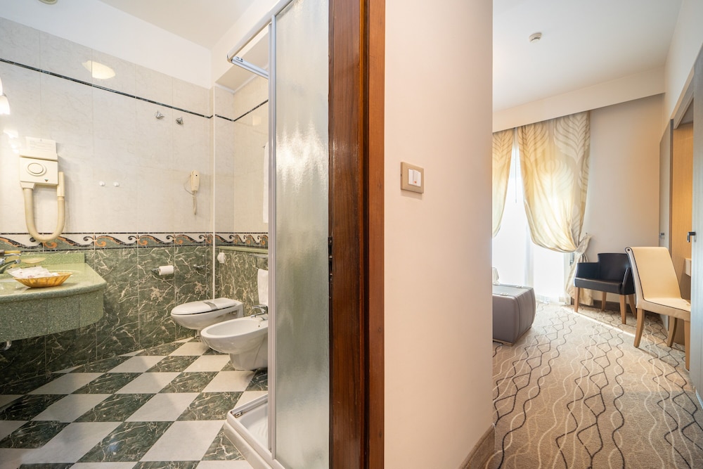 Double Room, Balcony (Elegant) photo 3