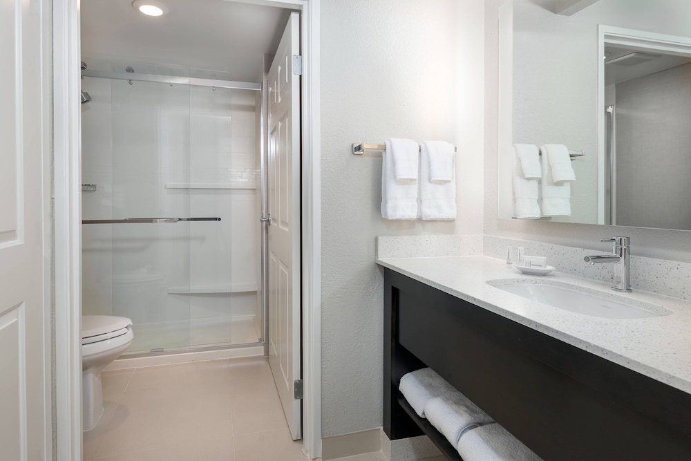 Suite, 1 Bedroom - Photo 5