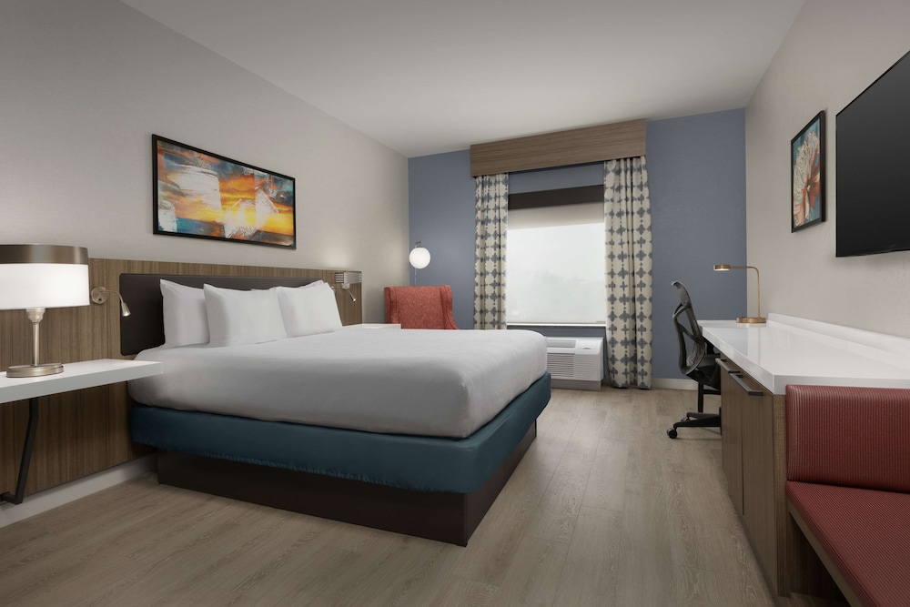 Room, 1 King Bed, Accessible (Hearing) - Photo 1