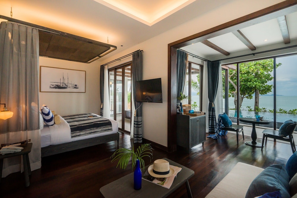 Two Bedroom Beachfront Grand Pool Villa - Photo 8