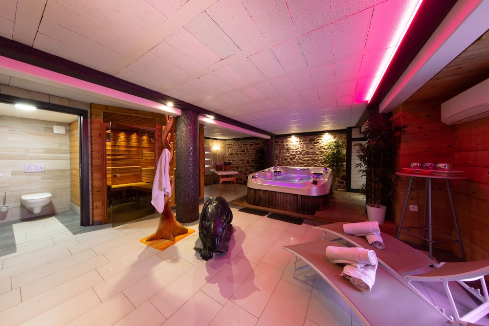 Exclusive Double Room, Hot Tub, Courtyard View (Le Poirier) - Photo 10