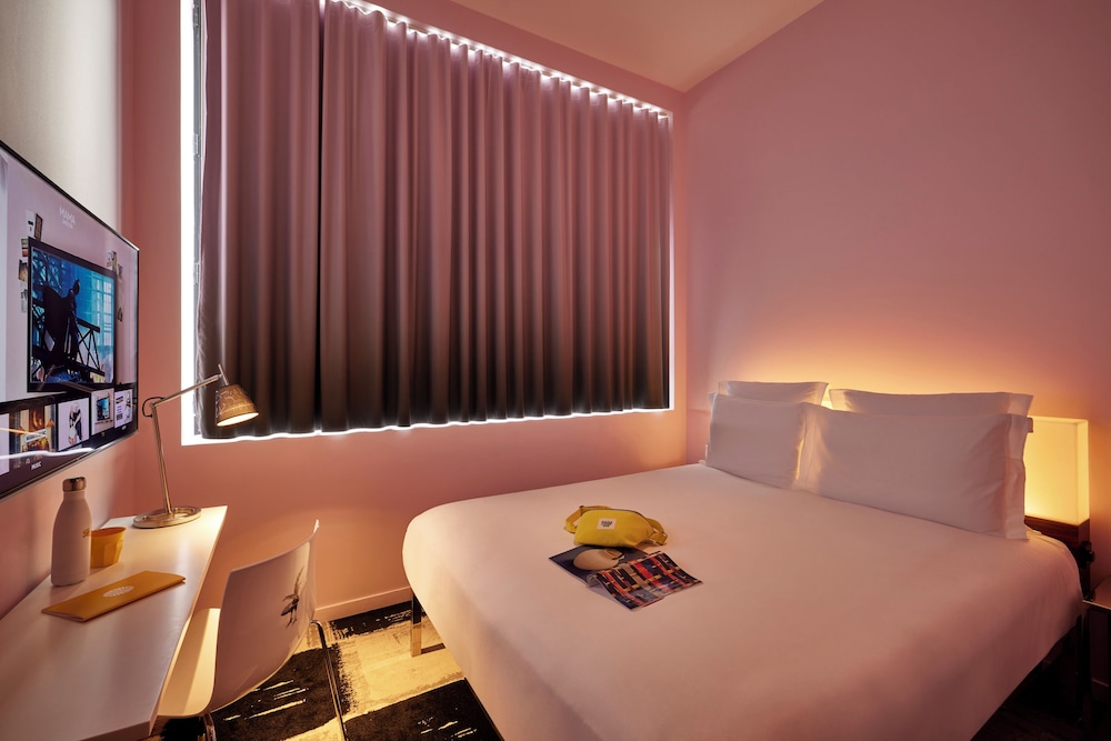 Room, 1 Queen Bed (Small Mama Double) photo 3