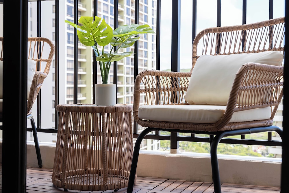 Premium Remodeled Condo with Ocean View and Parking: Premium Apartment, 1 King Bed with Sofa bed, Ocean View (WB 2713 T1) photo