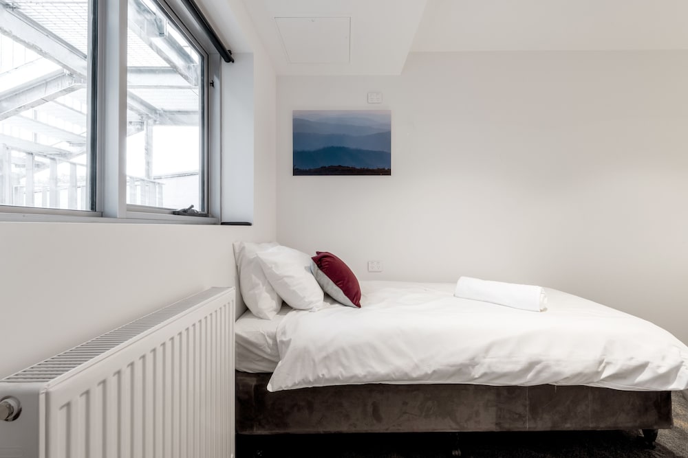 1 Bedroom 4 share photo 3