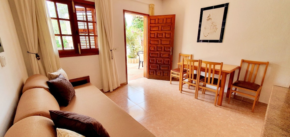 Classic Apartment, Multiple Beds, Kitchen, Poolside