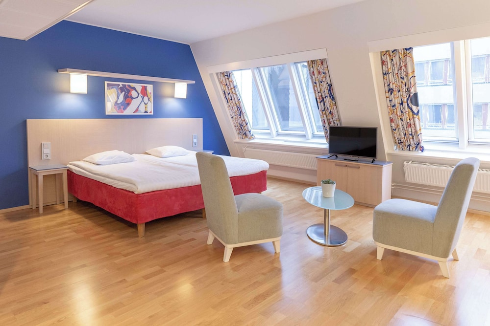 Family Room (Four | Superior)