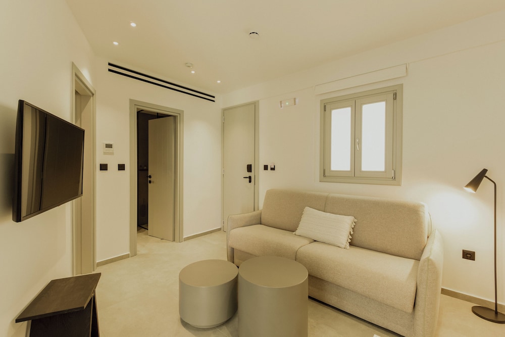 Opal Suite with Outdoor Hot Tub photo 2